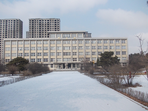 20吉林大學南嶺校區(qū)圖書館.jpg
